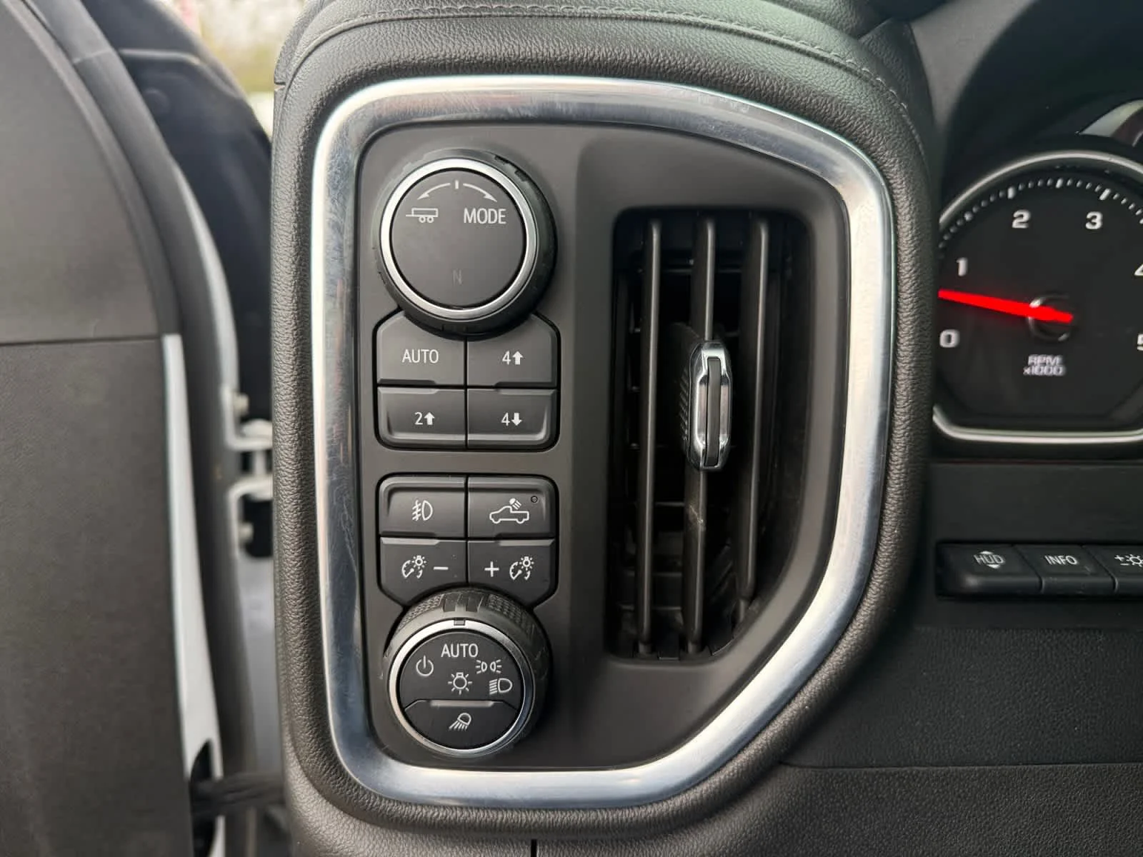 Used 2022 Iridescent Pearl Tricoat Chevrolet High Country image 38