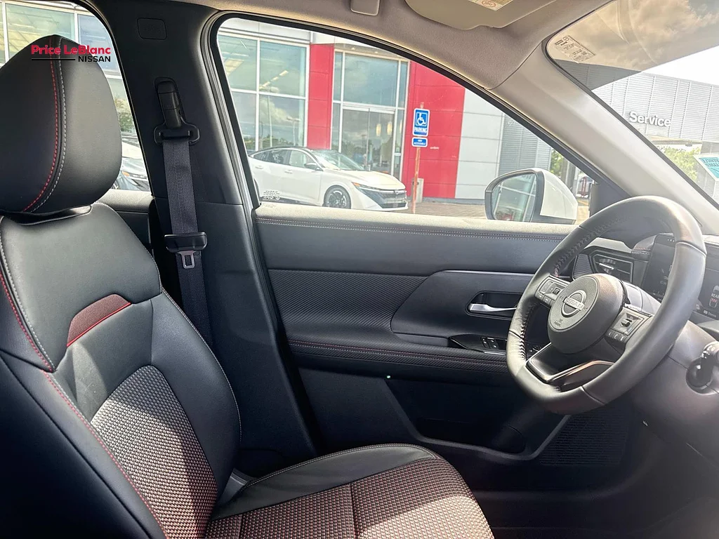 Certified Used 2025 Aspen White TriCoat Nissan SR image 10
