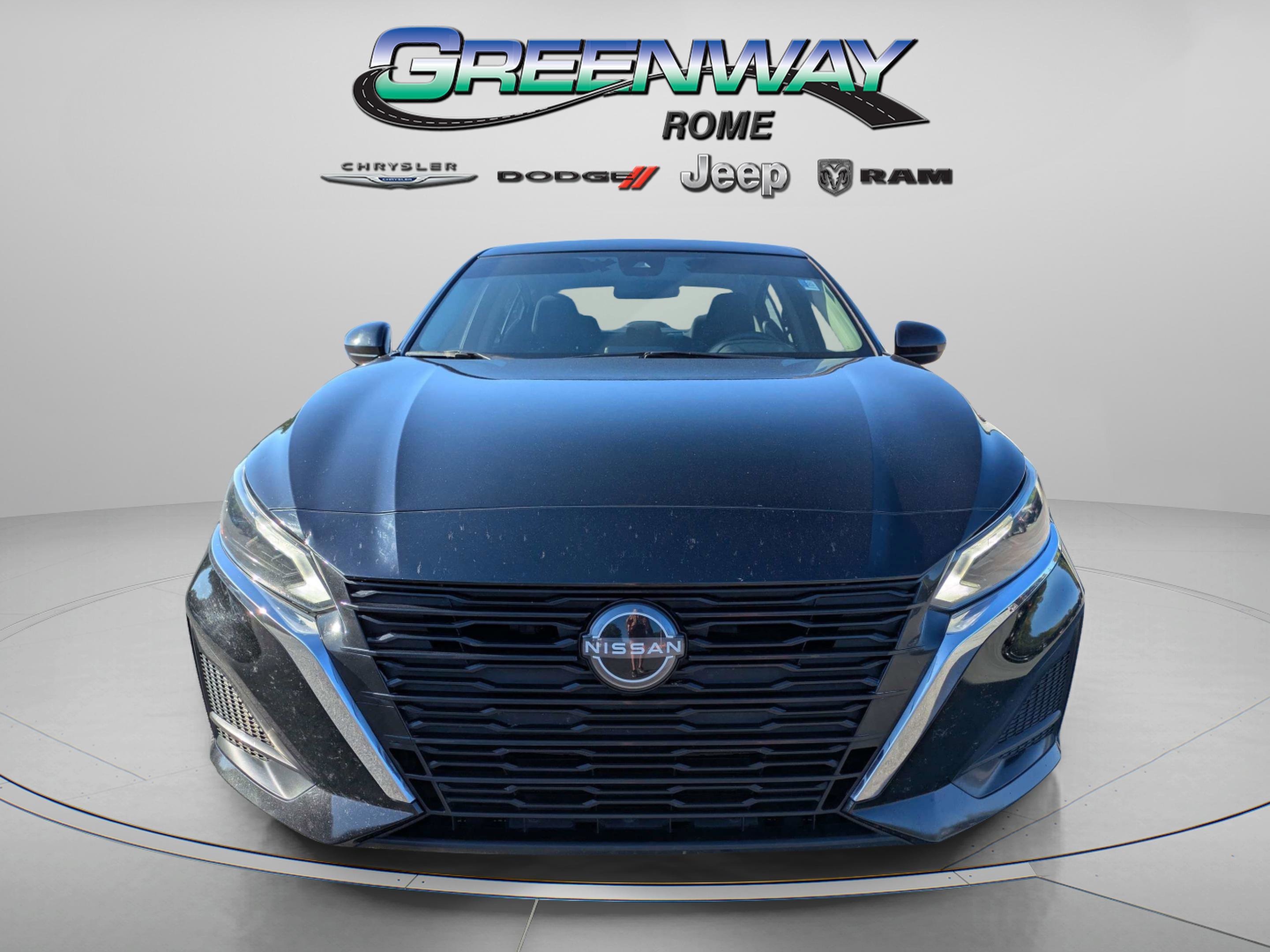 Used 2023 Super Black Nissan 2.5 SV image 3