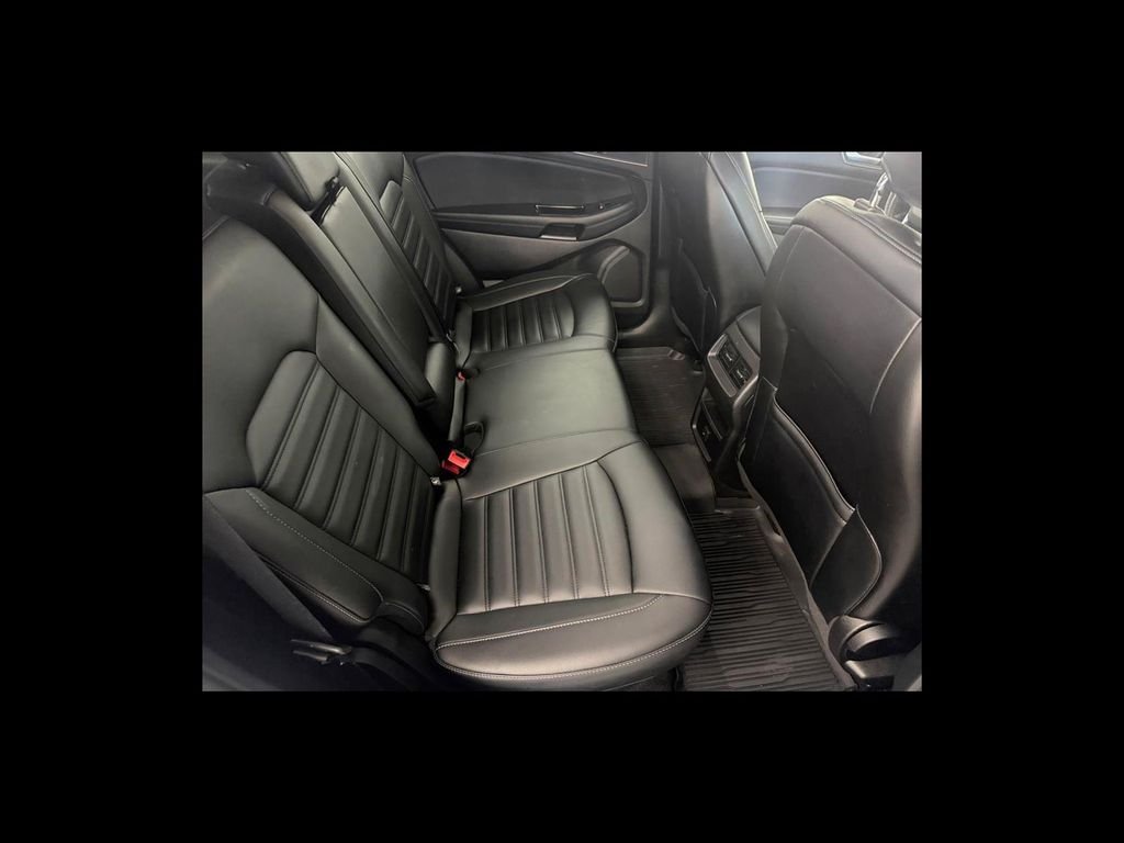 Used 2019 Silver Ford SEL image 19