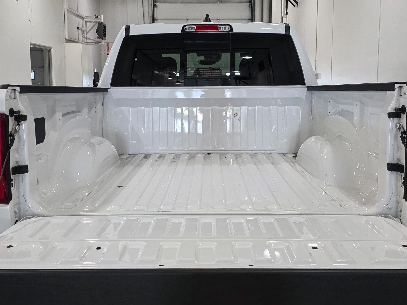 New 2026 Bright White Clear-Coat Exterior Paint RAM Big Horn/Lone Star image 17