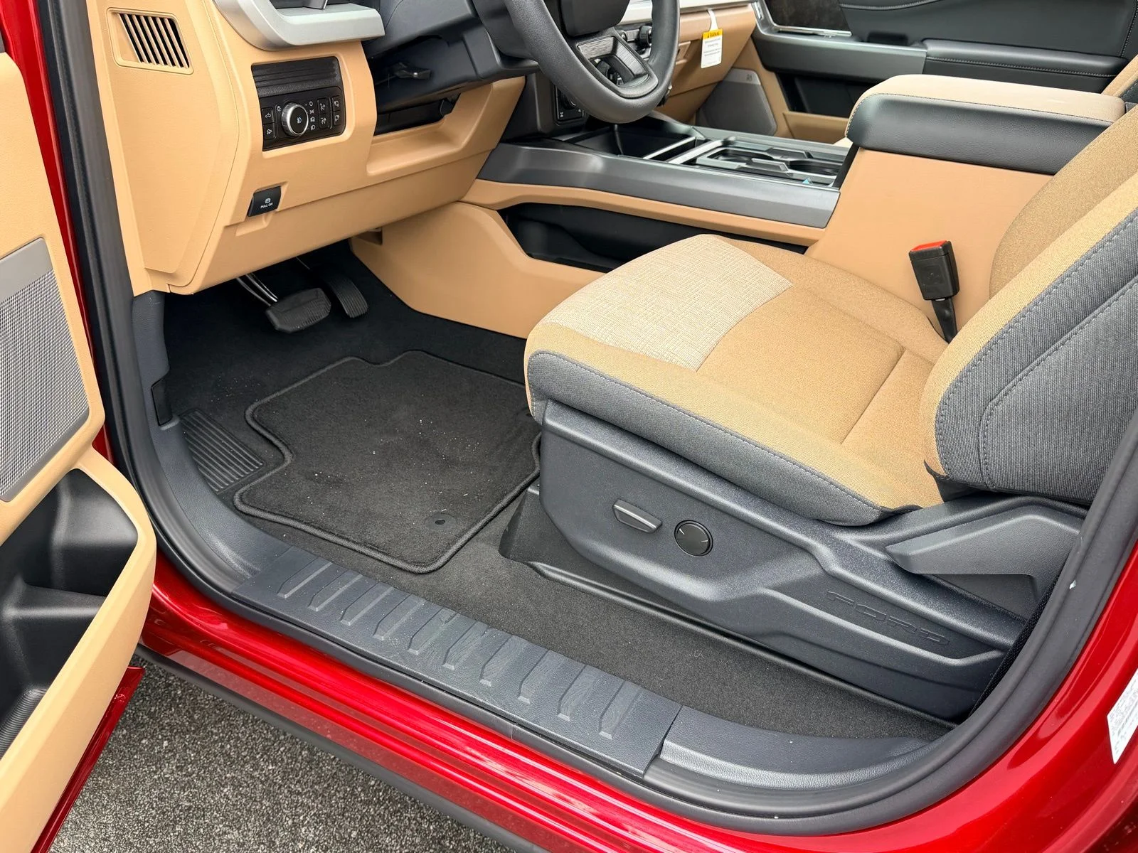 New 2026 Ruby Red Metallic Tinted Clearcoat Ford F-250® XLT image 17