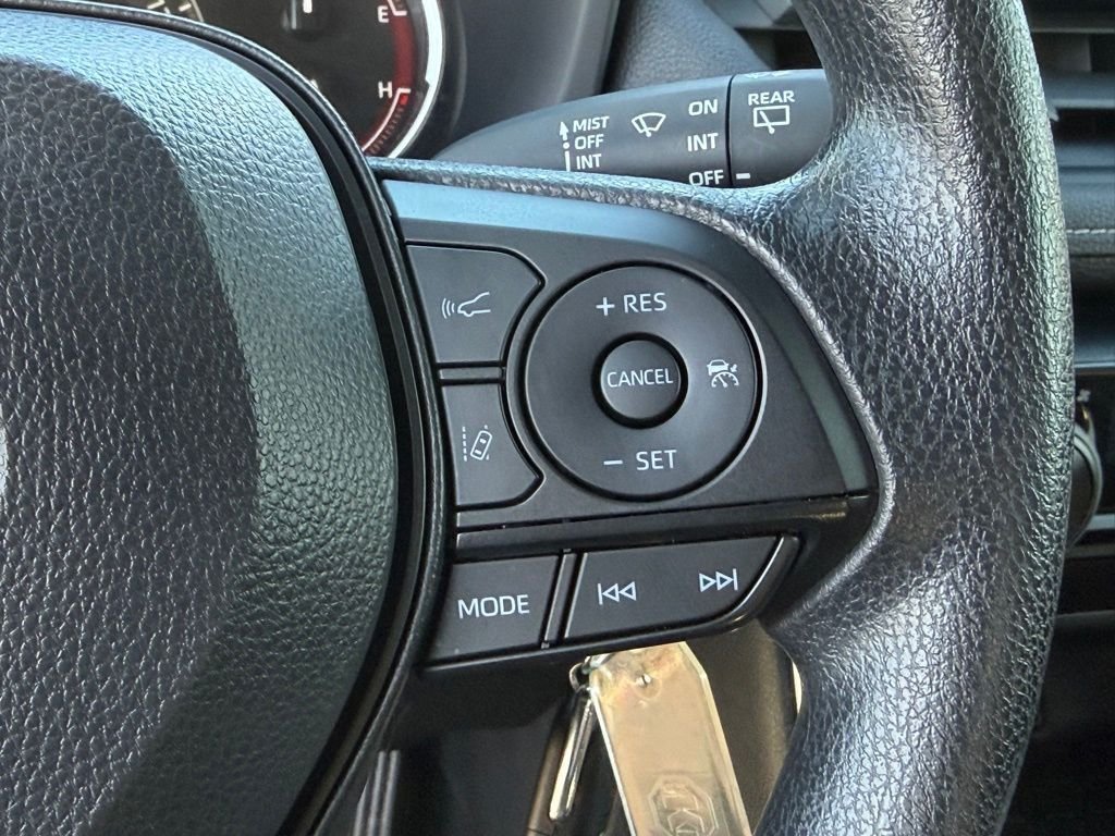 2025 Toyota RAV4 LE - Photo 23