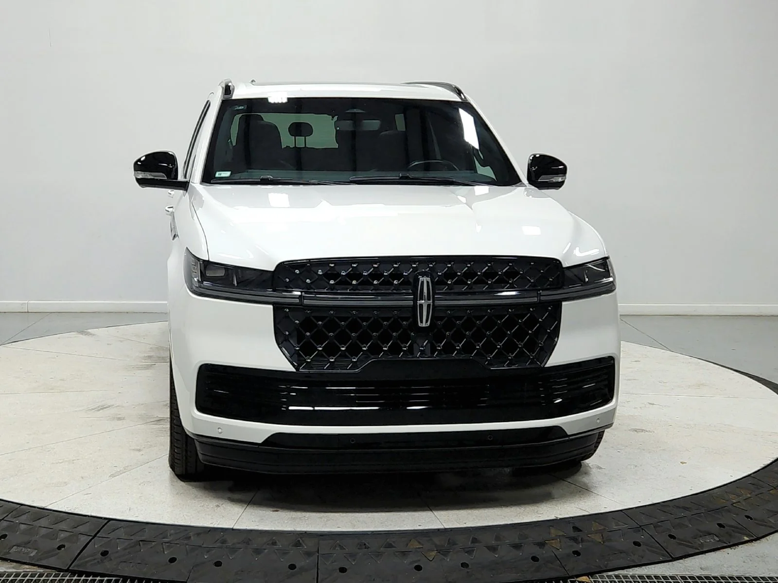 Used 2026 White Lincoln Reserve image 3
