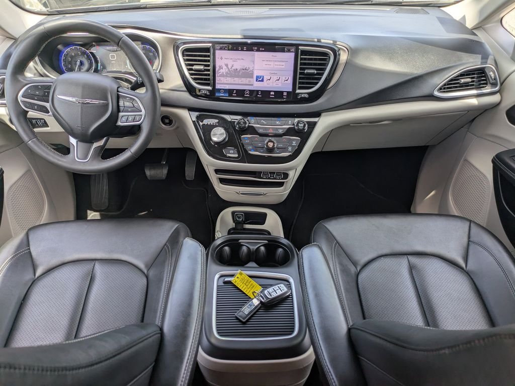 2024 Chrysler Pacifica Touring L - Photo 13