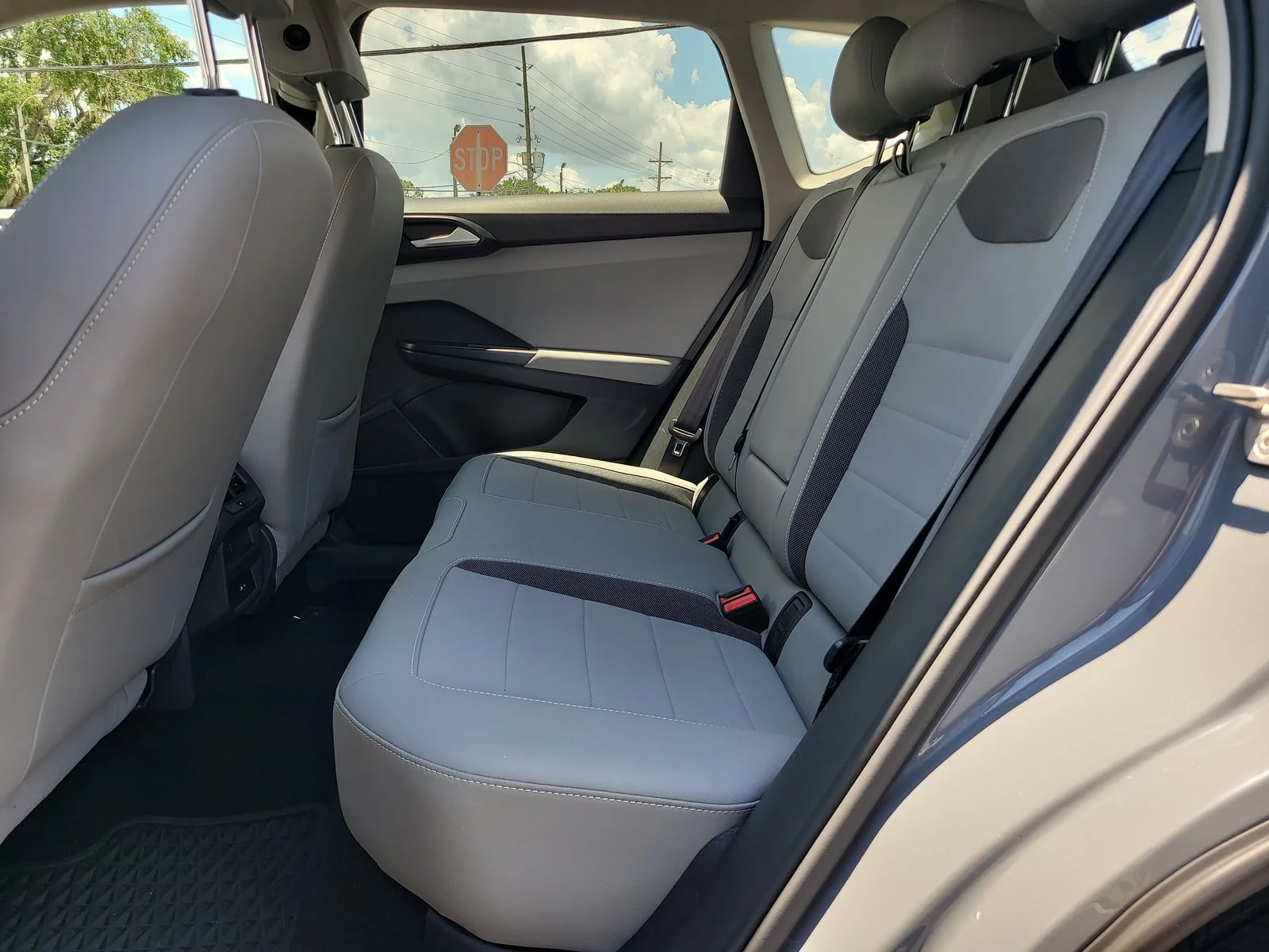 Used 2023 Gray Volkswagen 1.5T SE image 9