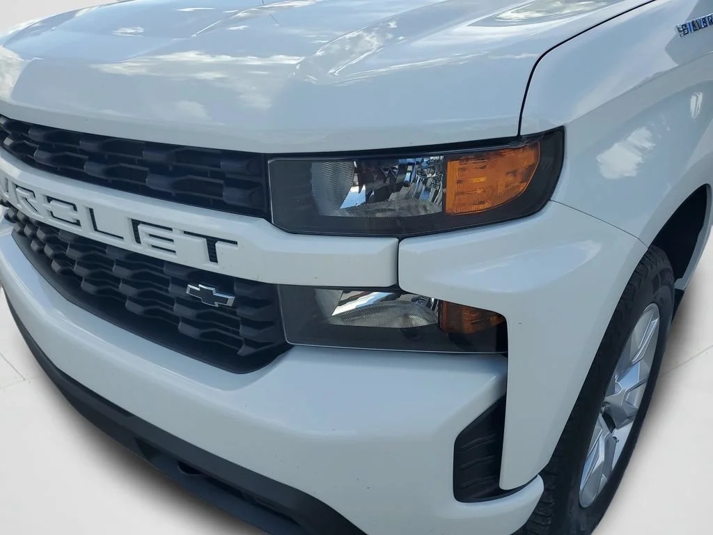 Used 2019 SUMMIT WHITE Chevrolet Custom image 24
