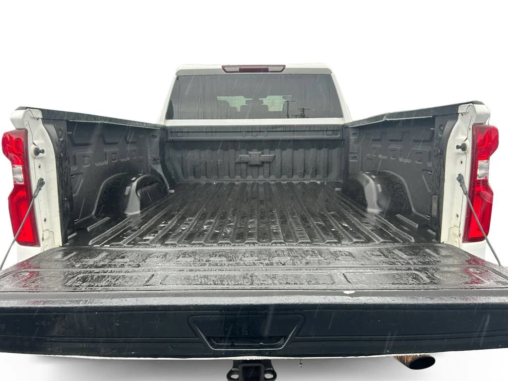 Used 2020 SUMMIT WHITE Chevrolet Custom image 13