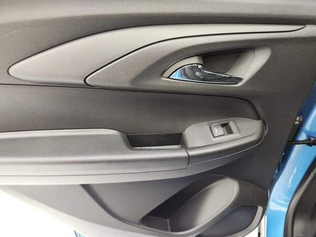 Used 2025 Blue Chevrolet ACTIV image 9