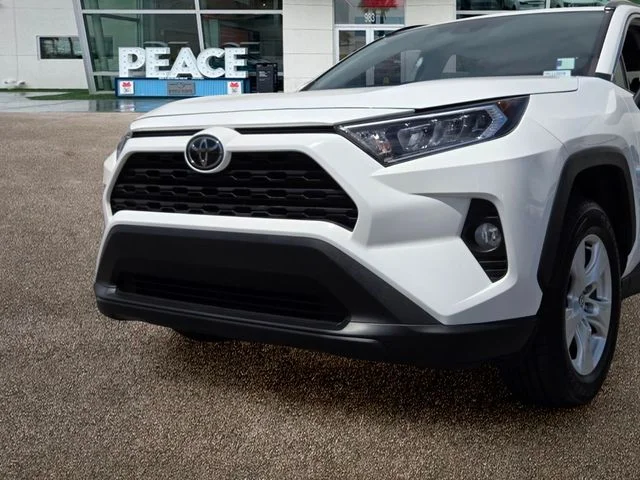 Used 2021 White Toyota XLE image 7