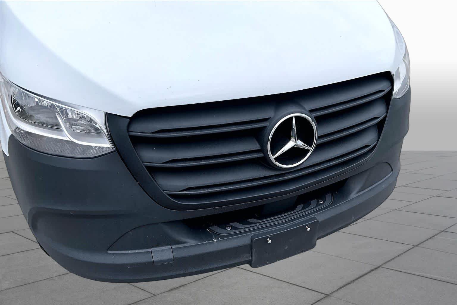 Used 2025 Arctic White Mercedes-Benz  image 32