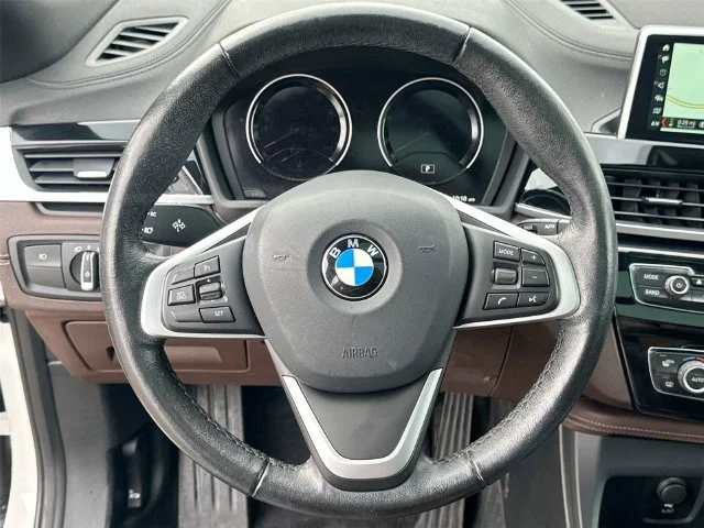 Used 2019 Alpine White BMW sDrive28i image 16