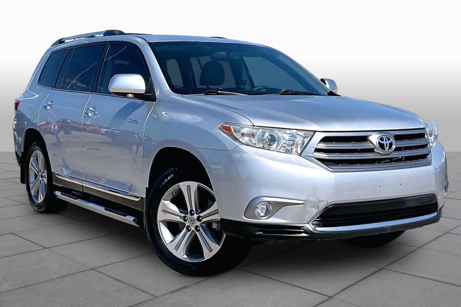 Used 2013 Classic Silver Metallic Toyota Limited image 2