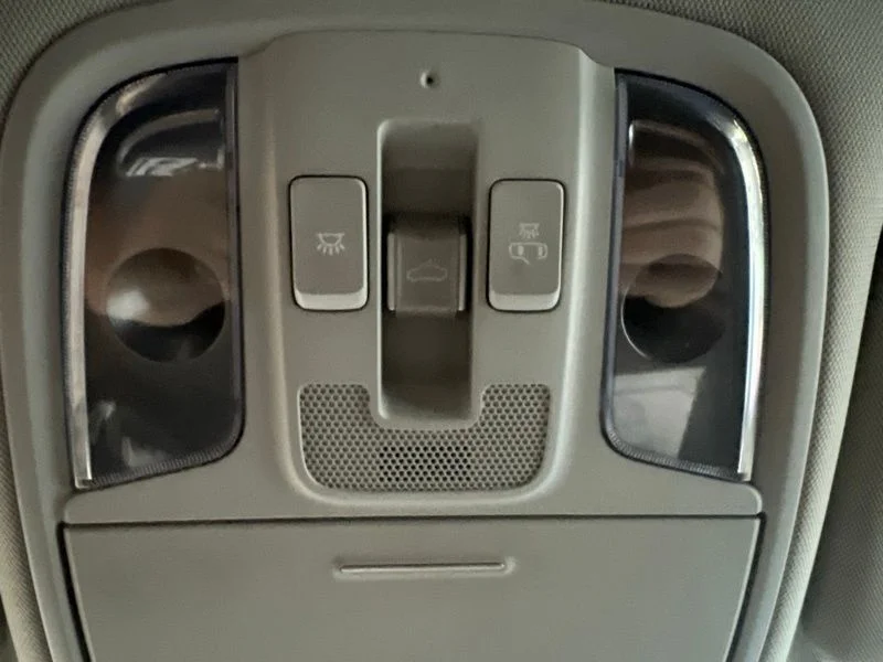 Used 2020 White Kia S image 27