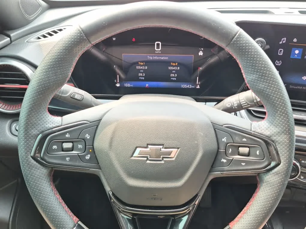 Used 2025 Summit White Chevrolet 2RS image 17