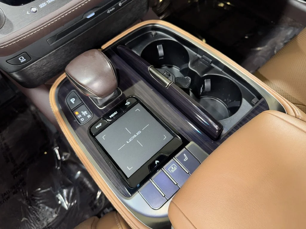 Used 2019 White Lexus 500 Base image 28