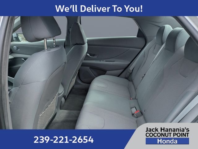 Used 2022 Silver Hyundai SE image 13