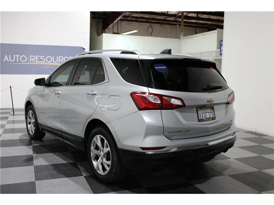 Used 2018 Silver Ice Metallic Chevrolet LT image 6