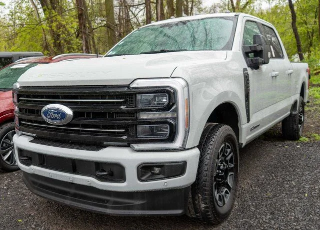 2025 Ford F-250 Platinum 4x4 Crew Cab 160 in's photo