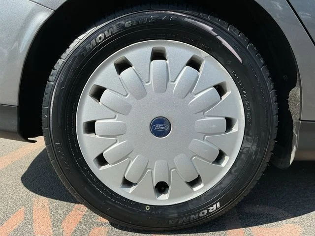 Used 2014 Gray Ford SE image 21