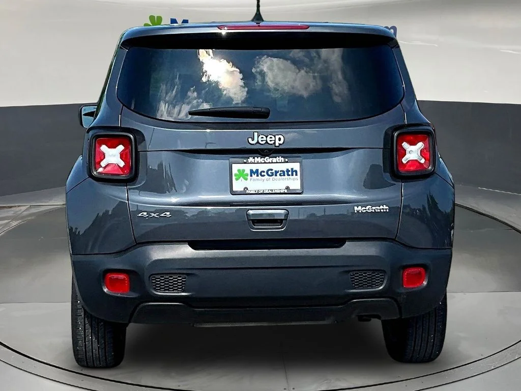 Used 2023 Gray Jeep Latitude image 6