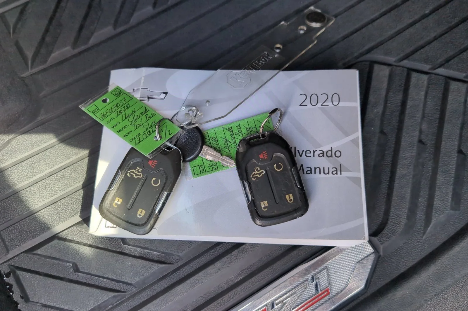 Used 2020 SILVER ICE METALLIC Chevrolet LT Trail Boss image 9