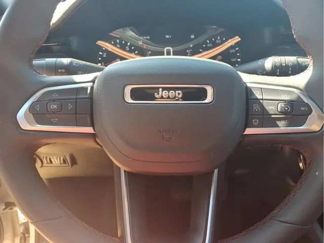 Used 2025  Jeep Trailhawk image 13