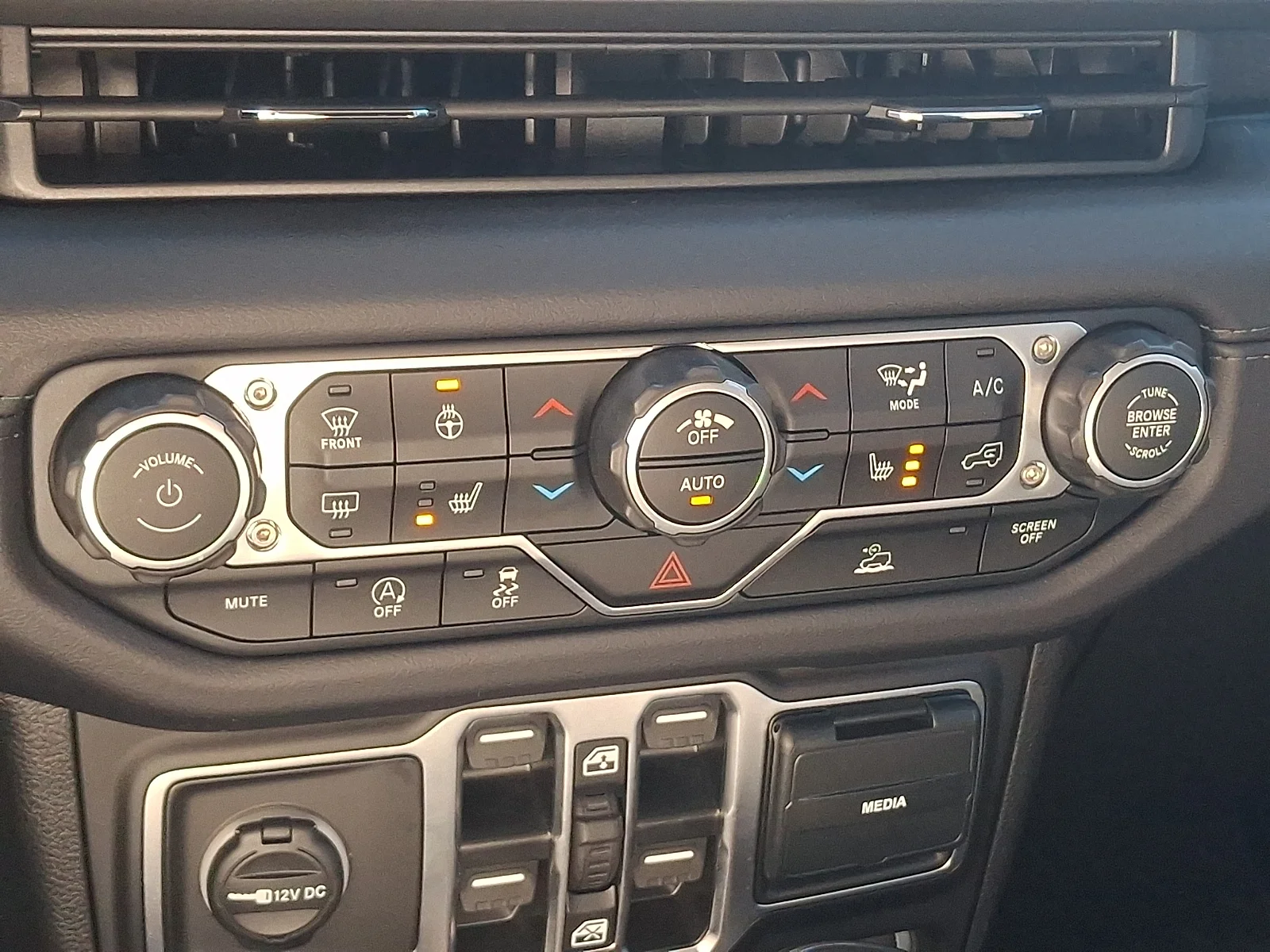 Used 2025 Black Jeep Rubicon image 22