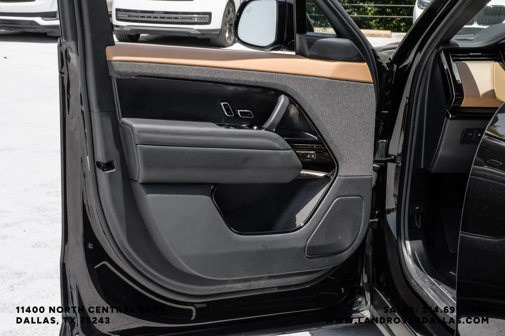 Certified Used 2024 SV Bespoke Match to Sample in Gloss Finish Land Rover Autobiography image 43