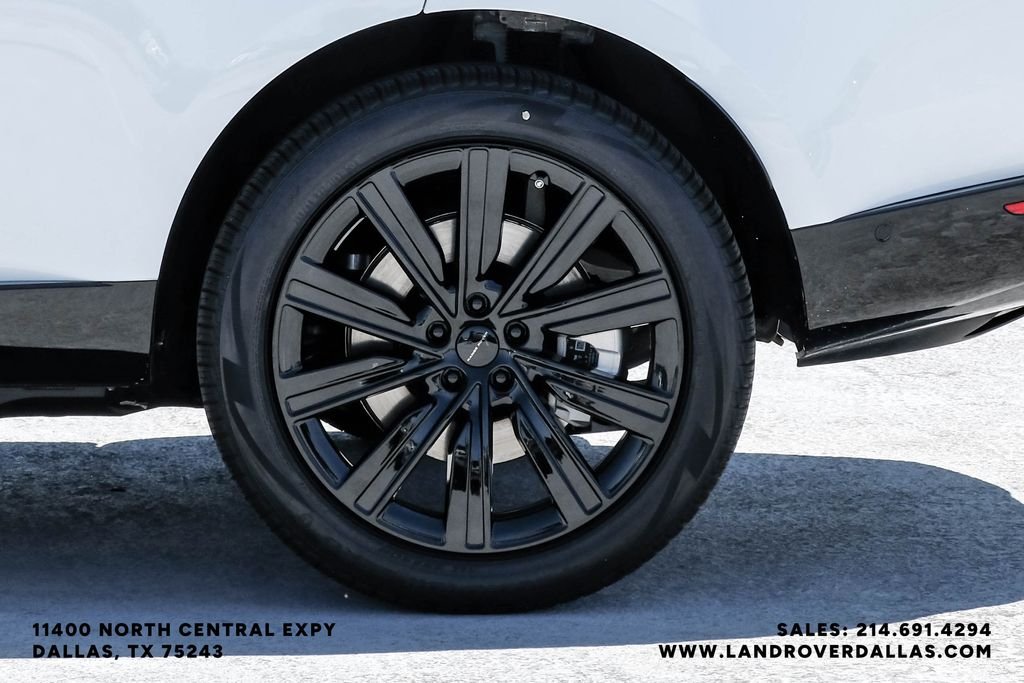 New 2026 Fuji White Land Rover SE image 48
