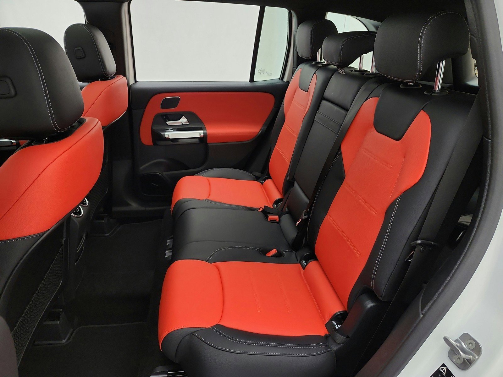 New 2026 Polar White Mercedes-Benz AMG® GLB 35 4MATIC SUV image 32