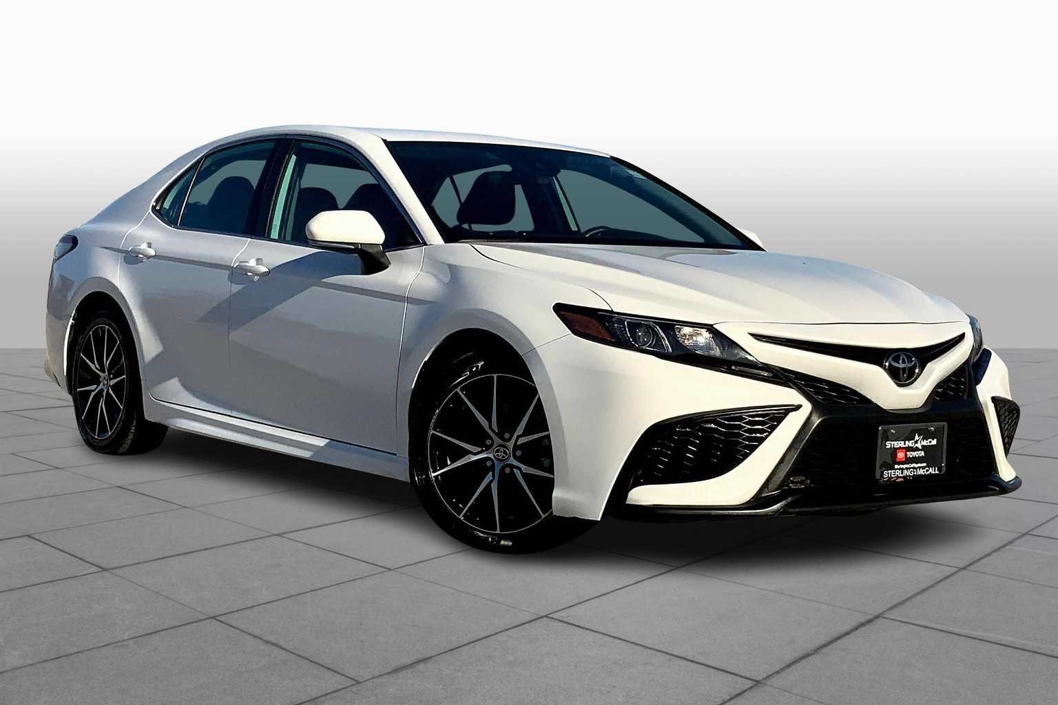 Used 2022 White Toyota SE image 3