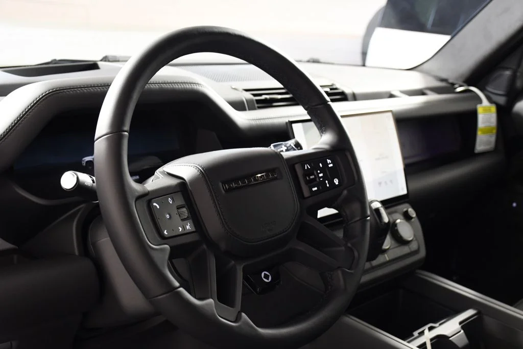New 2026 Sargasso Blue Land Rover  image 13