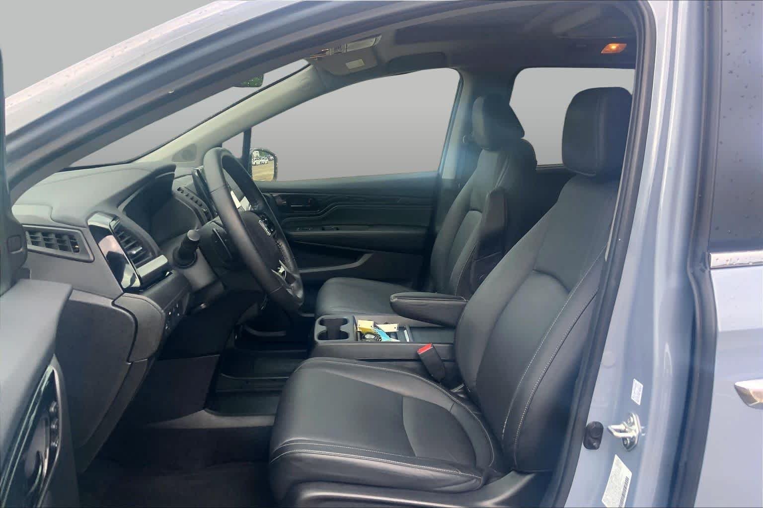 Used 2024 Sonic Gray Pearl Honda Touring image 7