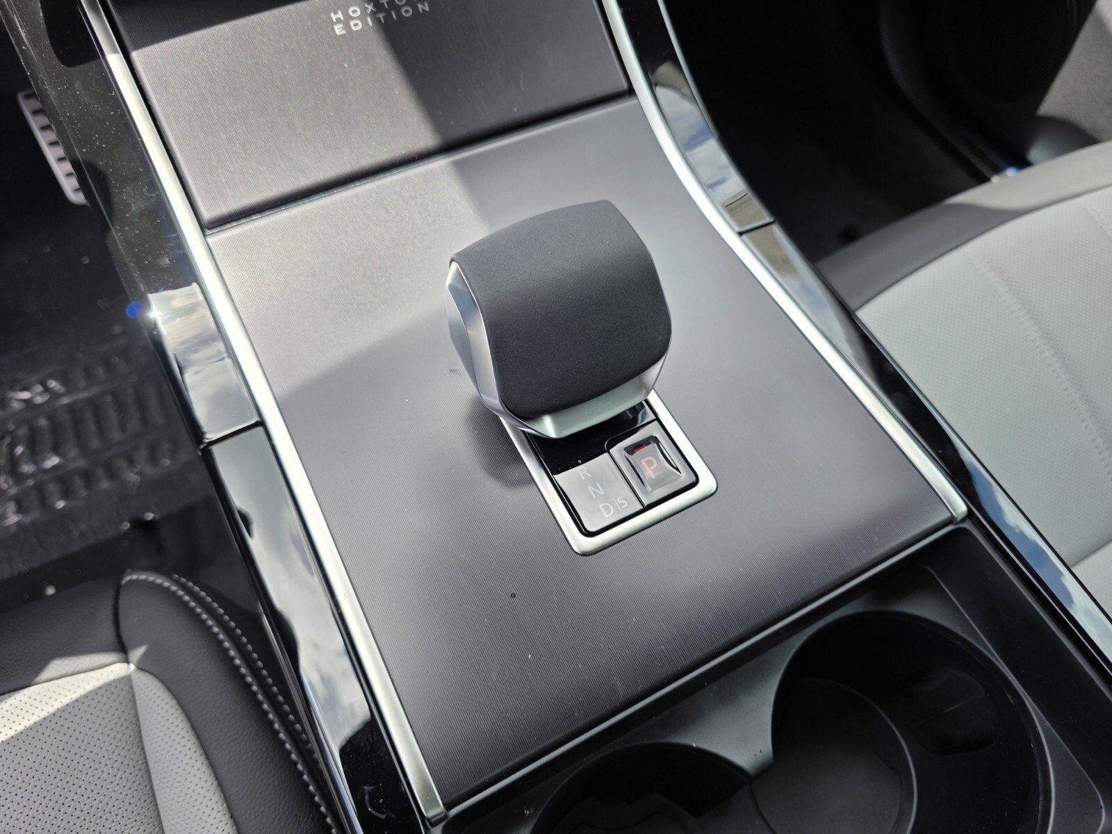 New 2026 Tribeca Blue Land Rover Hoxton Edition image 18