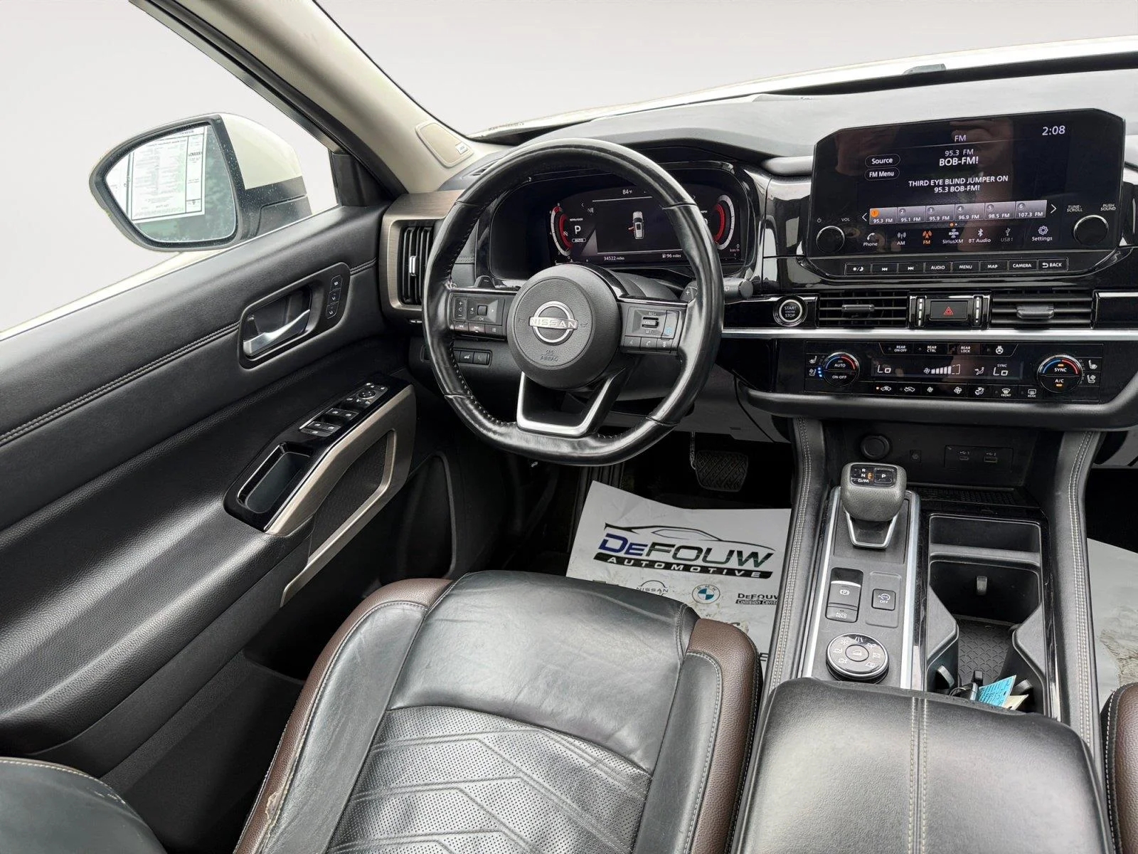Used 2023  Nissan Platinum image 11