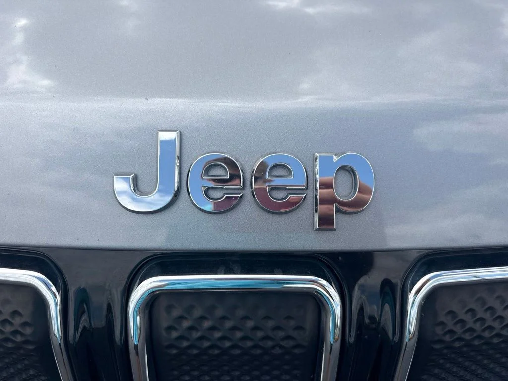 Used 2022 Silver Jeep Limited image 8