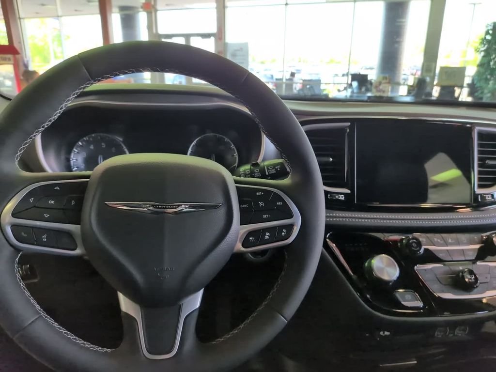 Used 2025 Black Chrysler Mobliity- Braunability - XI image 28