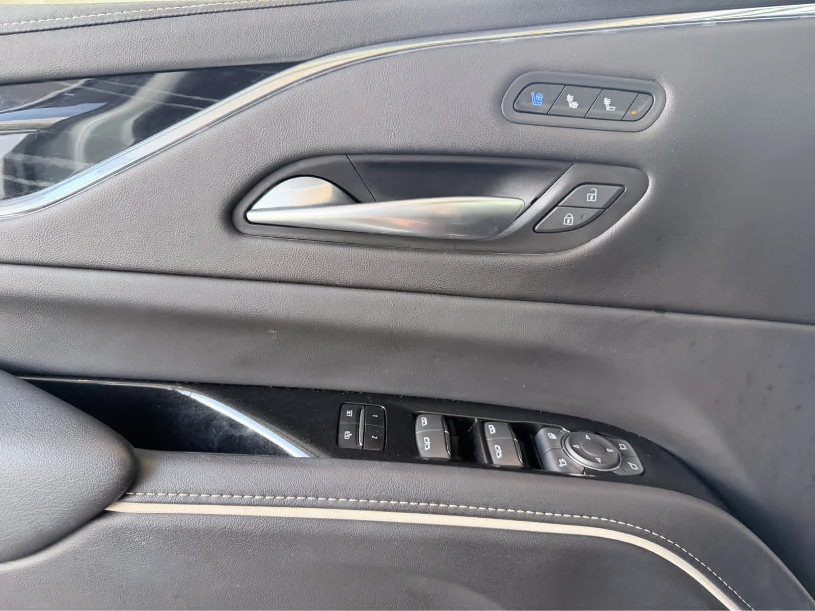 Certified Used 2024 Crystal White Tricoat Cadillac Sport image 25