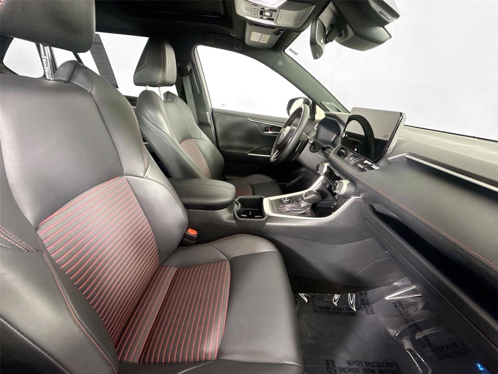2025 Toyota RAV4 XSE - Photo 47