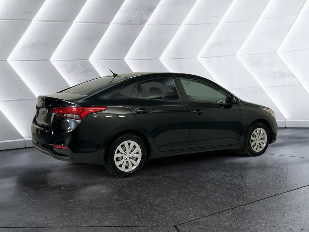 Used 2021 Black Hyundai SE image 4