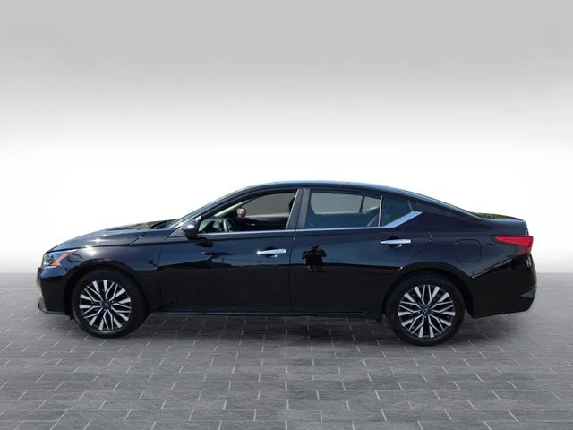 Used 2025 Black Nissan 2.5 SV image 4