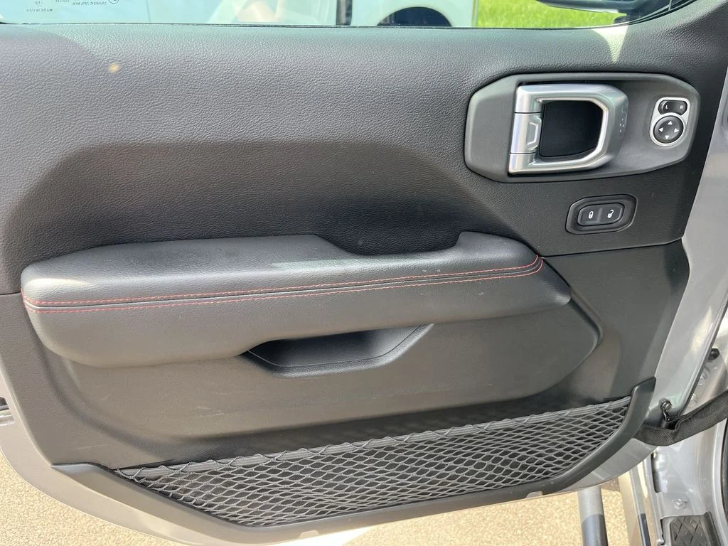 Used 2020 Silver Jeep Rubicon image 13