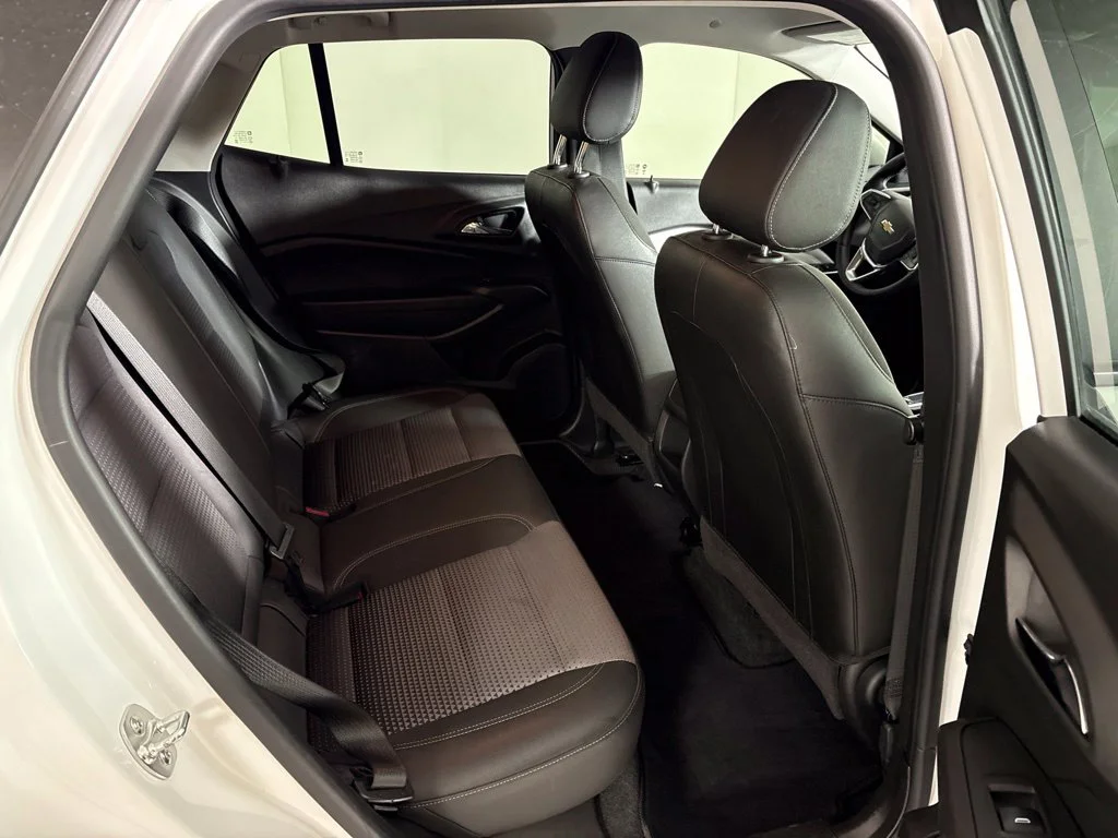 Used 2025 White Chevrolet LT image 23