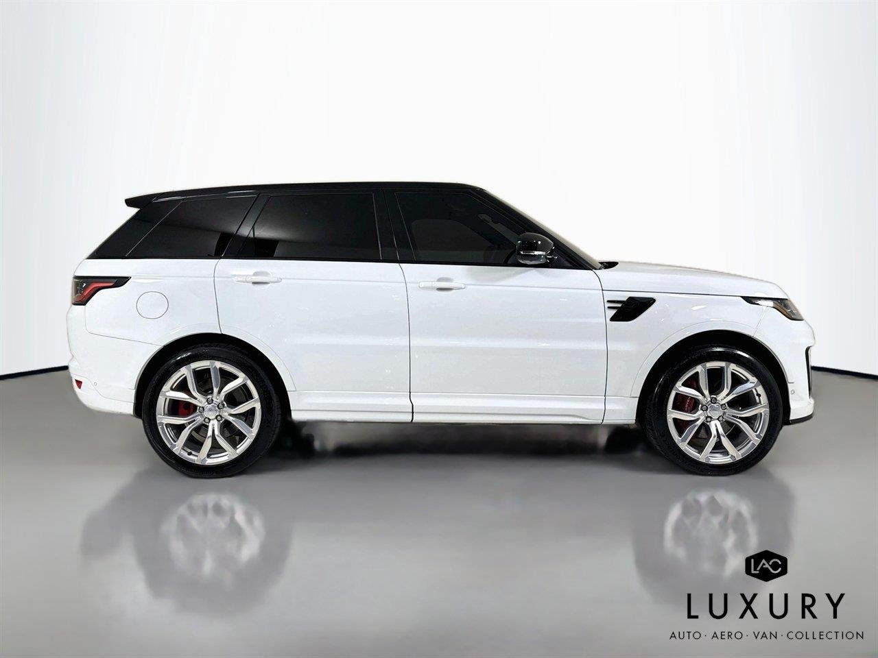 Used 2022 Fuji White Land Rover SVR image 5