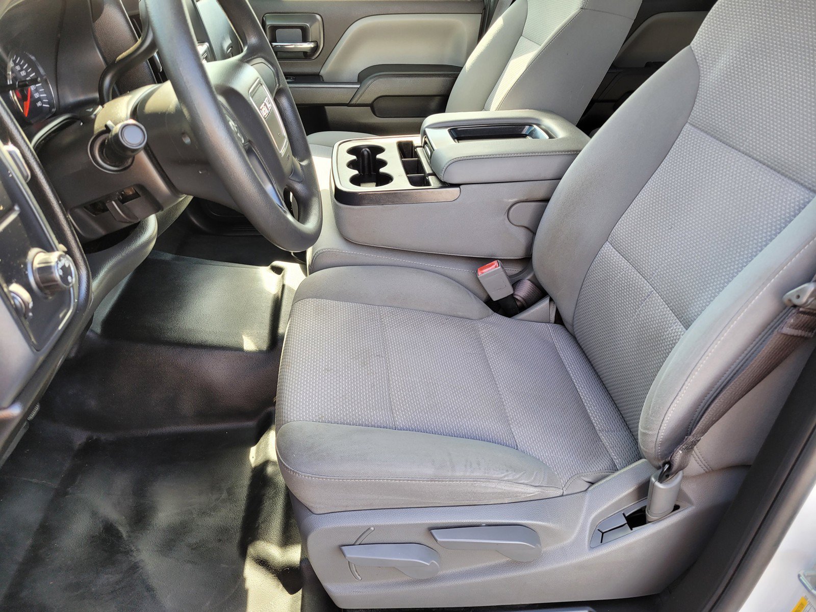 Used 2017 Summit White GMC  image 16