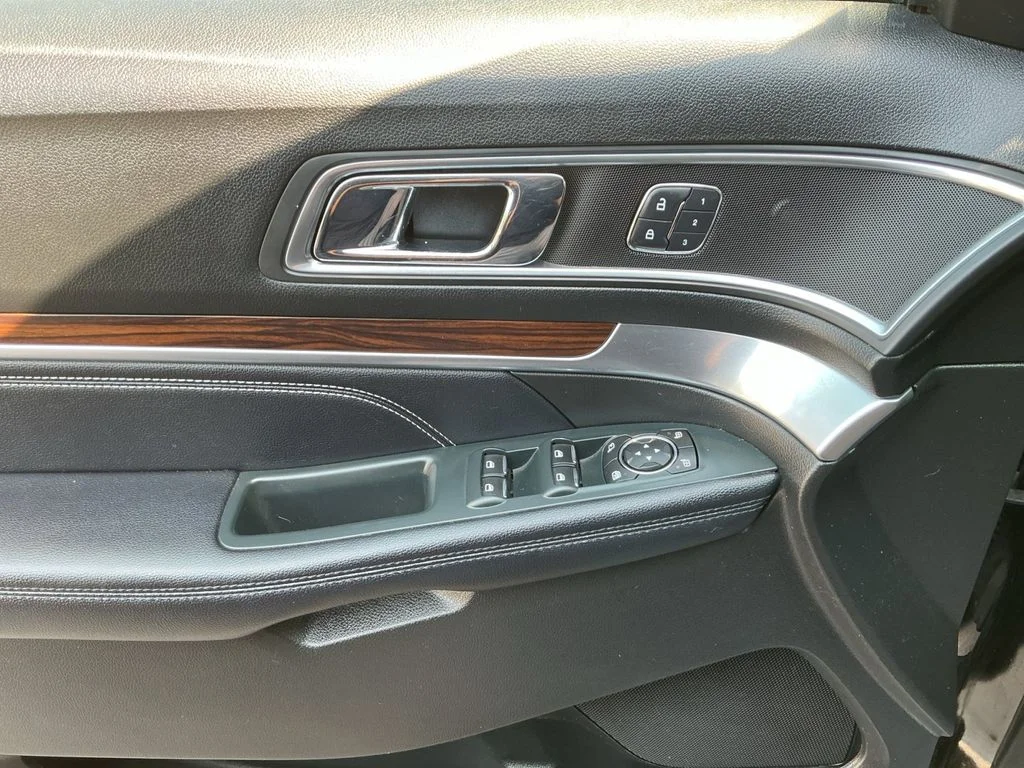 Used 2018 Black Ford Limited image 8