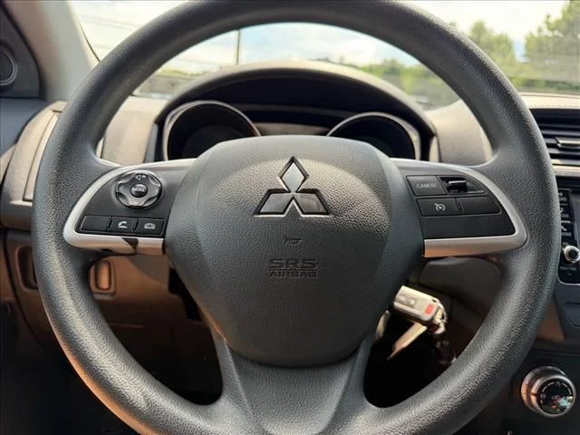 Used 2022 White Mitsubishi 2.0 ES image 14