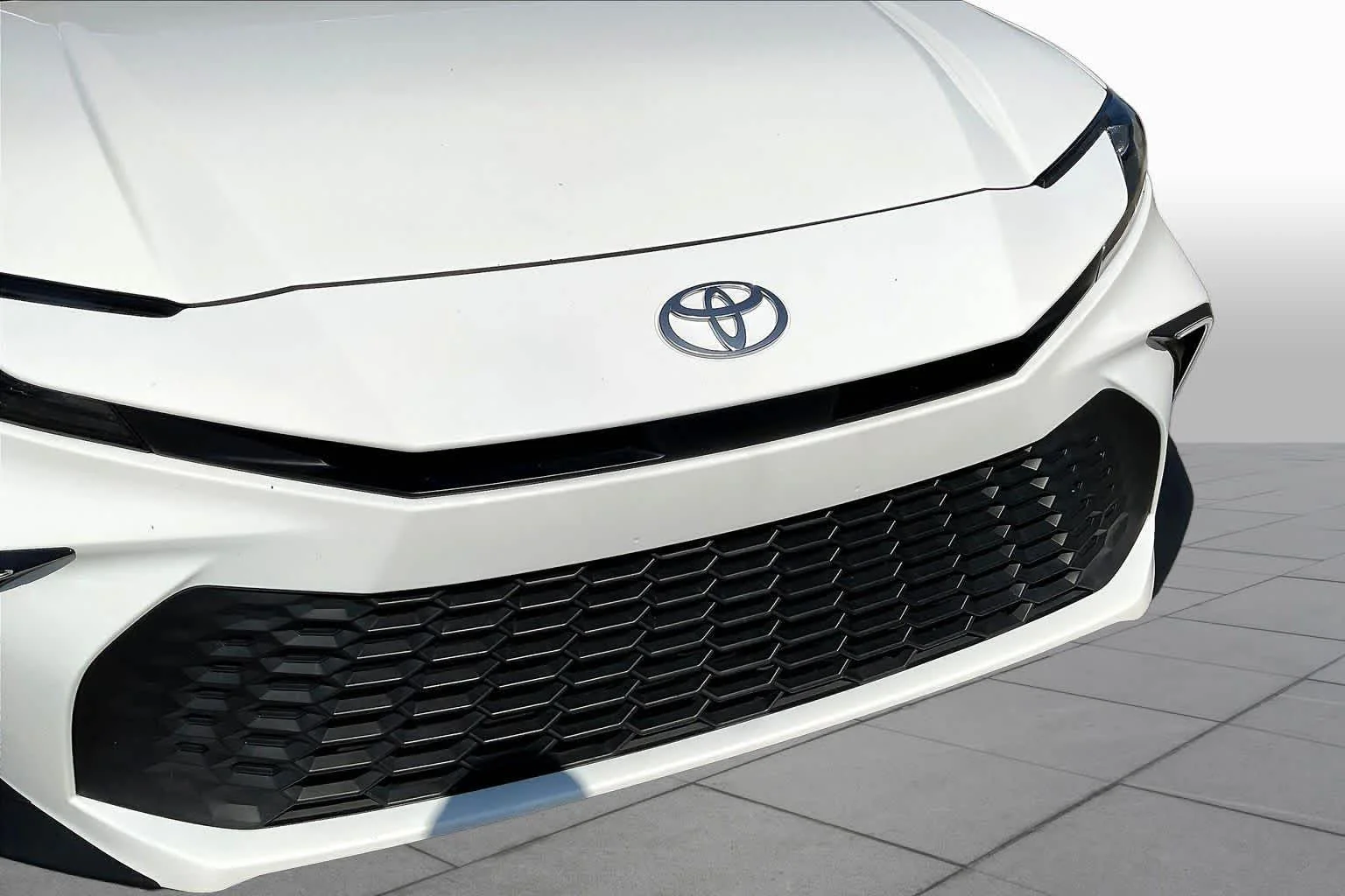 Used 2025 Ice Cap Toyota SE image 30