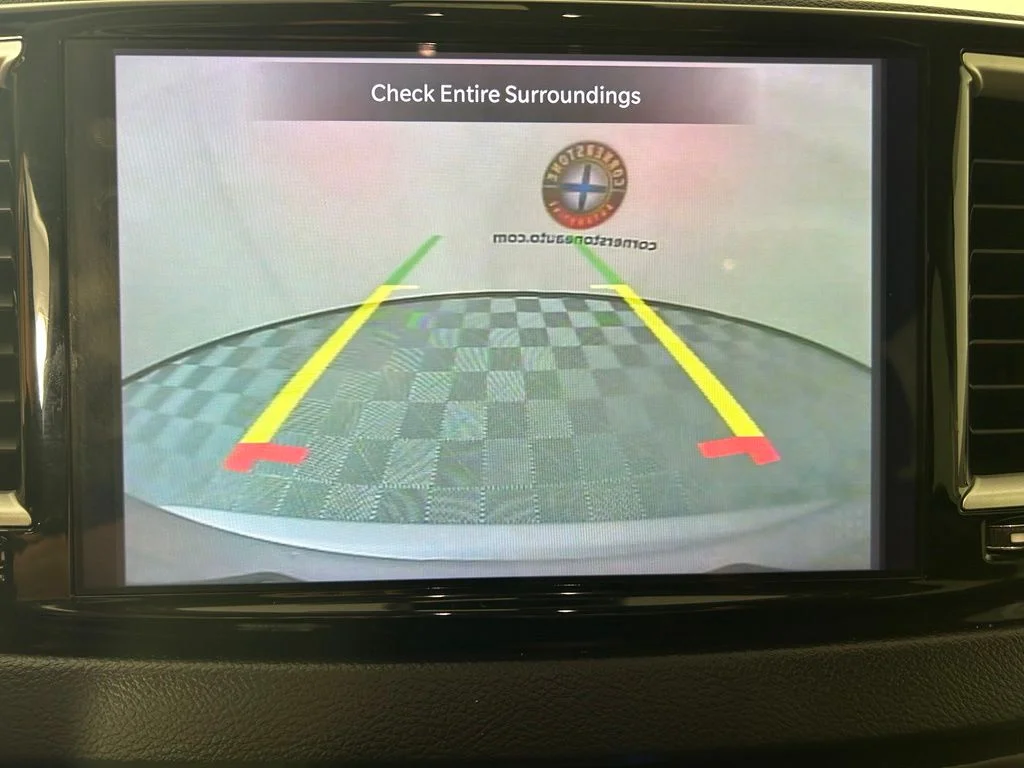 Used 2023 Silver Chrysler Touring L image 3